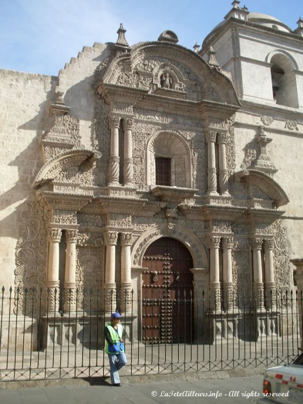 Les bâtiments d'Arequipa sont construits en pierre de lave blanche