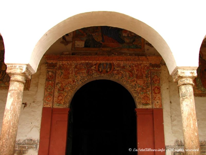 D'origine coloniale, cette église possède de belles peintures d'époque