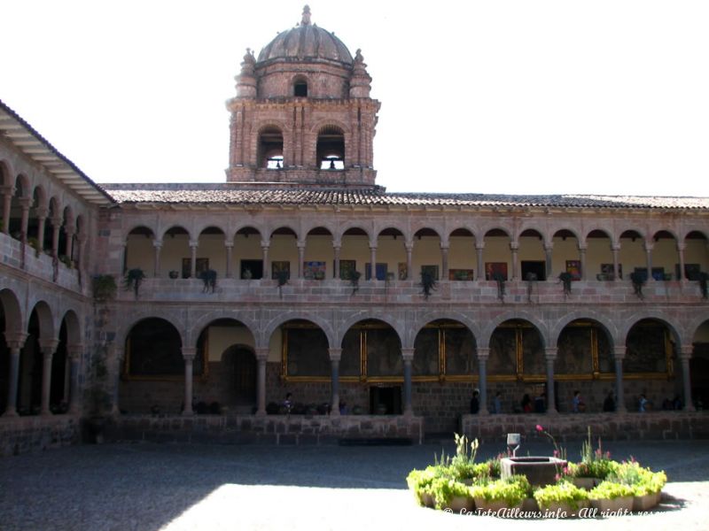 Le cloître du monastère de Saint Domingue
