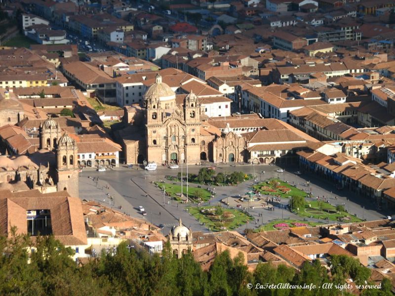 La place des Armes de Cusco vue du Sacsahuamán