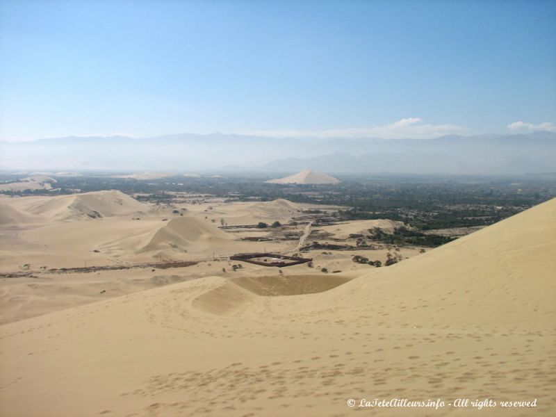 Les dunes vont jusqu'aux portes d'Ica, la capitale de la région