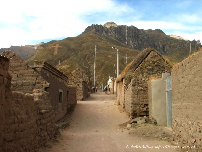 Rue de Chivay, au fond de la vallée de Colca