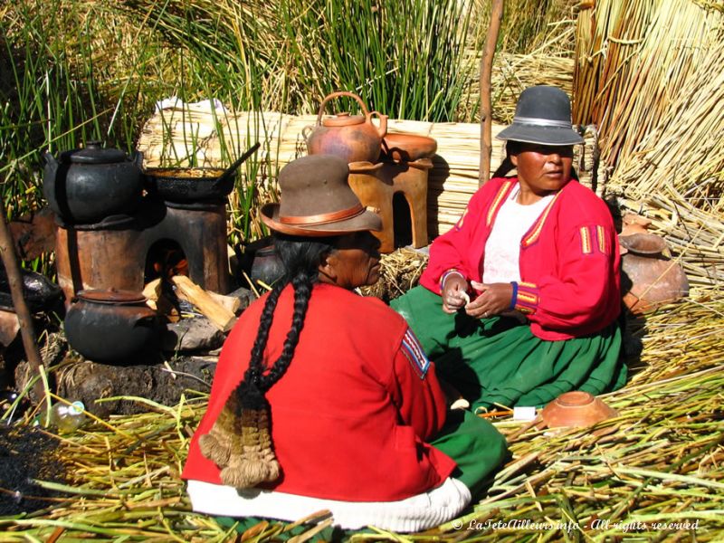 Vie quotidienne des femmes sur le lac Titicaca