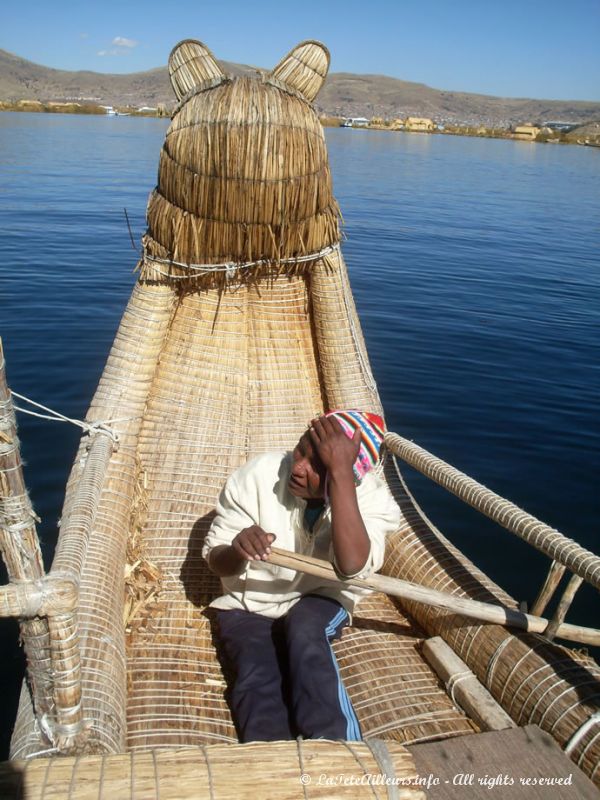 Bateau traditionnel des habitants du lac Titicaca