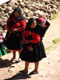 Pour les femmes de Taquile, c'est la taille des pompons qui indique leur statut !