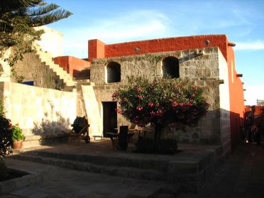 La place Zocodober du monast&egrave;re Santa Catalina