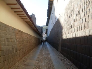 La calle Loreto est bord&eacute;e d'anciens murs incas