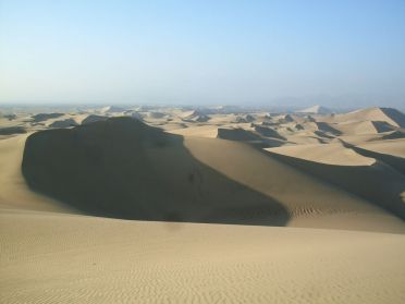 Immenses, les dunes s'&eacute;tendent &agrave; perte de vue
