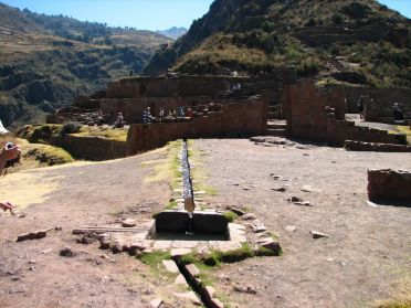 D'ing&eacute;nieuses petites rigoles permettaient de canaliser l'eau vers le bain de l'Inca