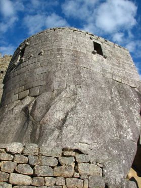 La tour centrale, contruite en forme de fer &agrave; cheval