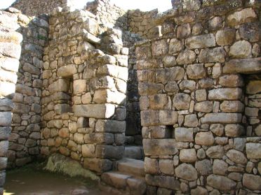 Au quartier des Prisons, l'architecture est beaucoup plus grossi&egrave;re