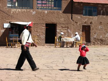 La place centrale de l'&icirc;le de Taquile, P&eacute;rou