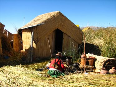 Pr&eacute;paration du repas aux &icirc;les Uros