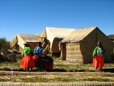Derni&egrave;re image des &icirc;les Uros...