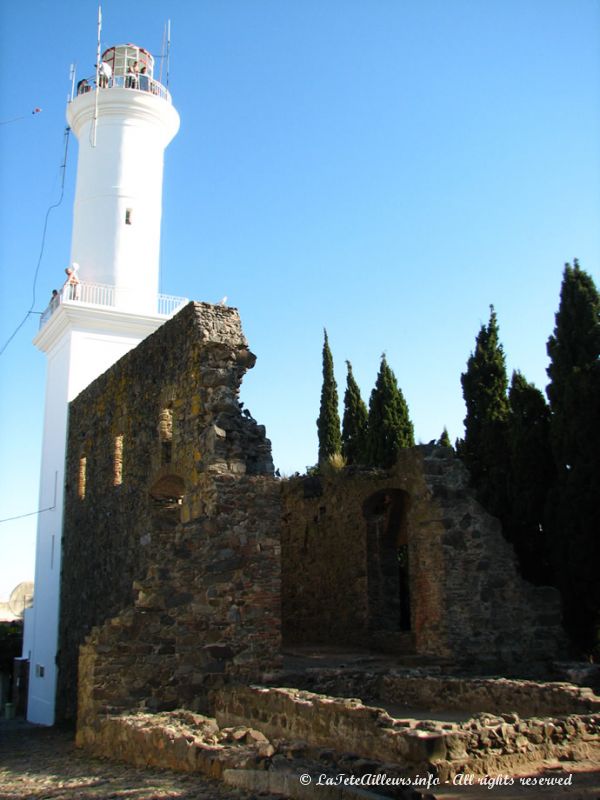 Le phare dominant la ville