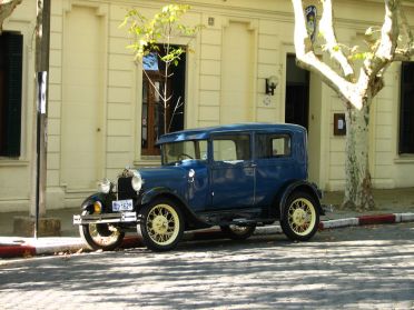 Les vieilles voitures sont monnaie courante &agrave; Colonia