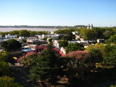 Vue sur Colonia depuis le sommet du phare