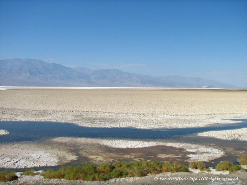 Les paysages de Badwater, residu sale d'un immense lac qui recouvrait toute la vallee