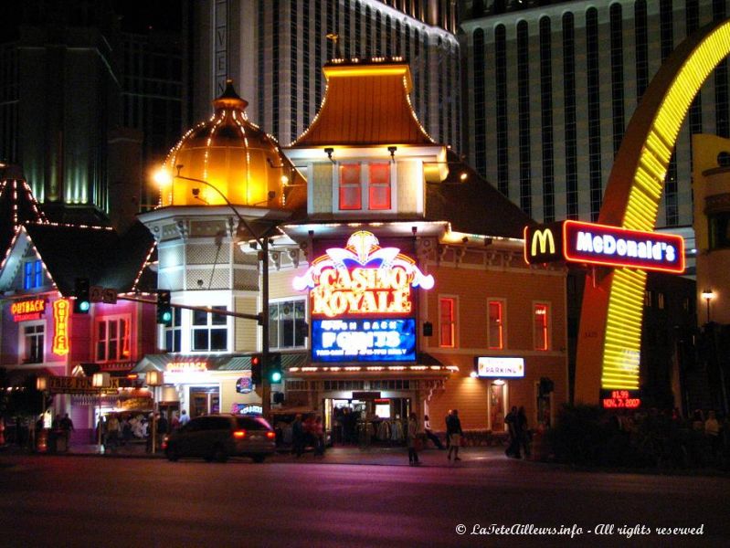 Le Casino Royal, bien petit parmi les geants du Strip !