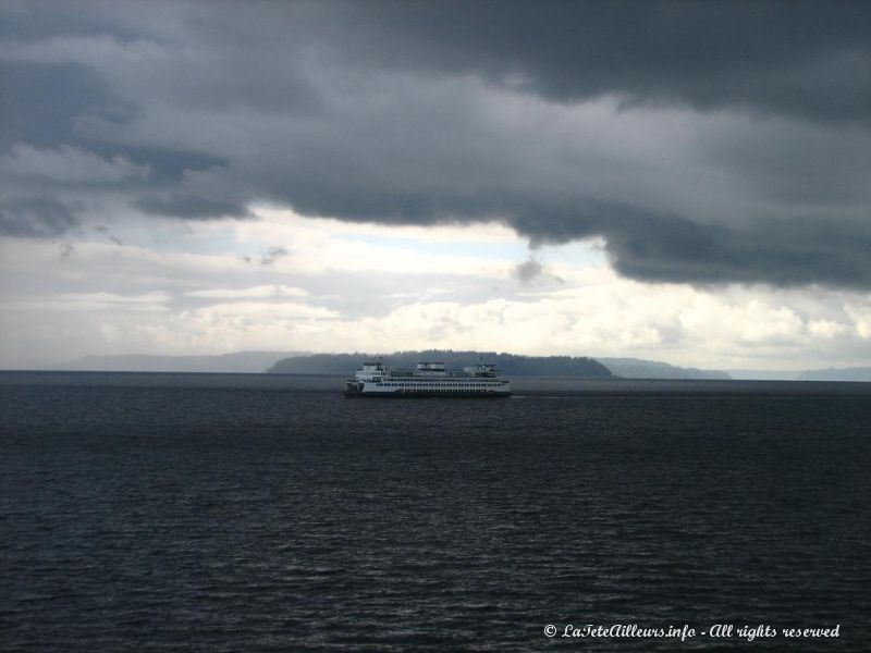 On croise un autre ferry, qui, lui, se rend a Seattle