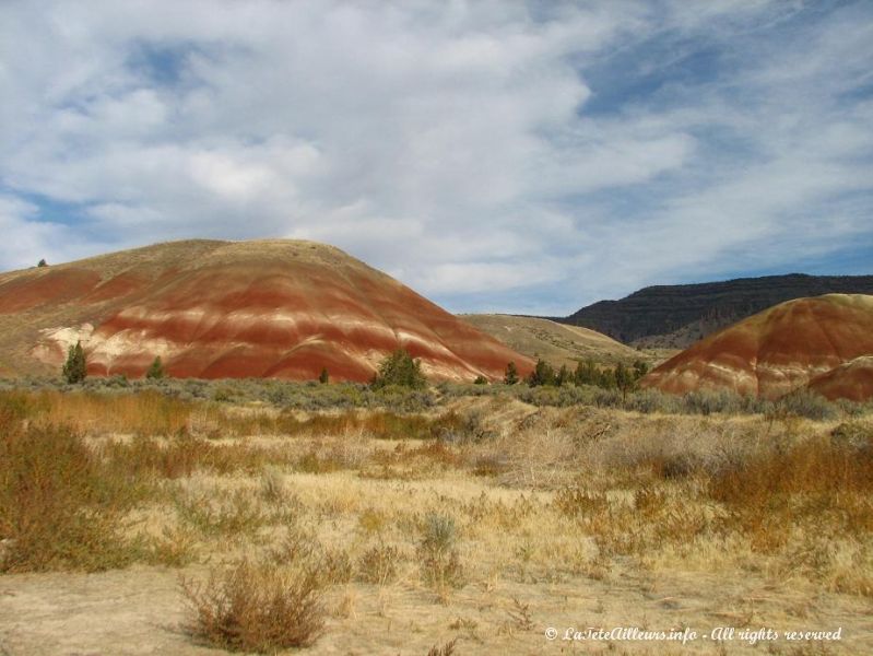 Deux Painted Hills