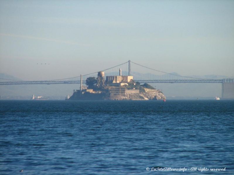 L'ile d'Alcatraz devant le Bay Bridge