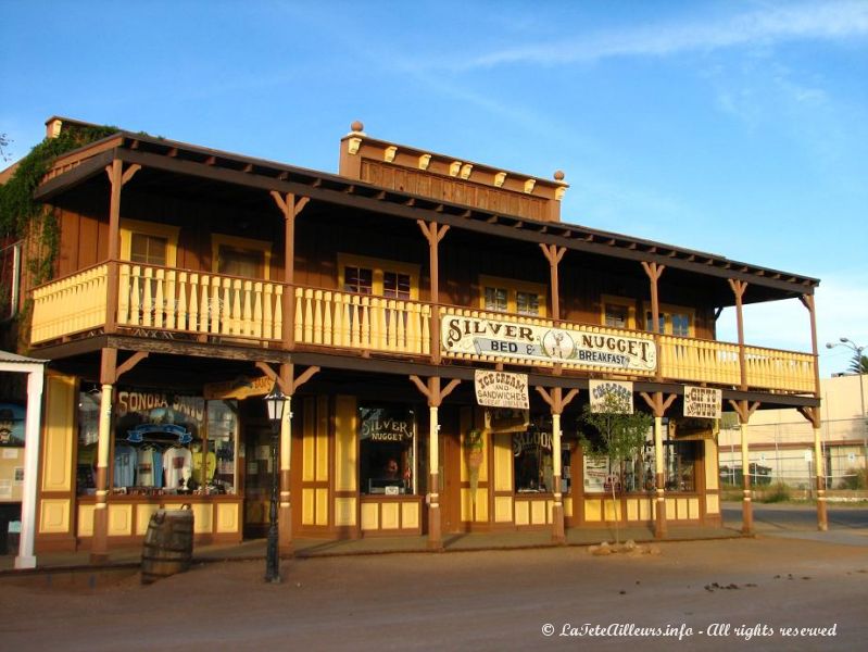 Certains batiments se sont reconvertis mais ont garde le style western