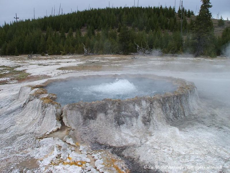 Punch Bowl Spring, au site d''Upper Geyser