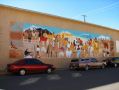 Sur un mur, une fresque rappelle le role important des Navajos lors de la 2eme guerre mondiale