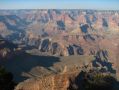 Certains sentiers plongent dans le canyon