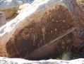 Sur ce rocher ont ete graves des petroglyphes indiens