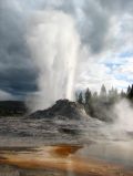 Castle Geyser en pleine eruption !