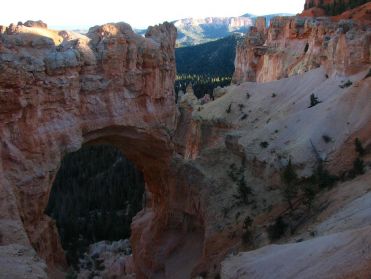 Le Natural Bridge, malheureusement deja dans l'ombre