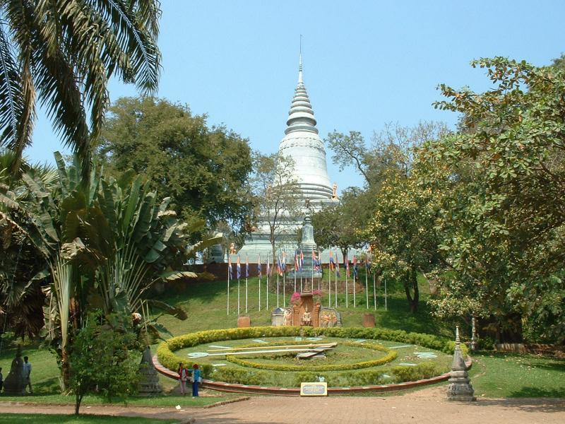 Le Wat Phnom, au sommet d'une colline au centre de Phnom Penh