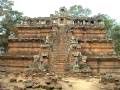 Certains temples sont en cours de restauration, notamment par les français