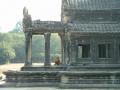Des moines occupent aujourd'hui encore le monastère à l'extérieur d'Angkor Wat