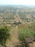 Vue sur la vallée devant Phnom Chisor.