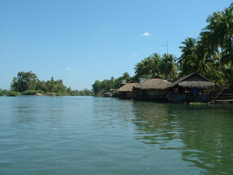 De maisons au bord de l'eau