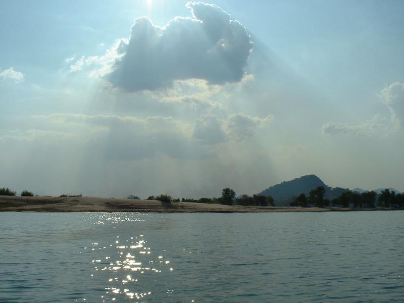 En face, le Cambodge