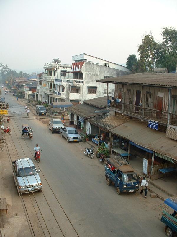 La rue principale de Houeisai