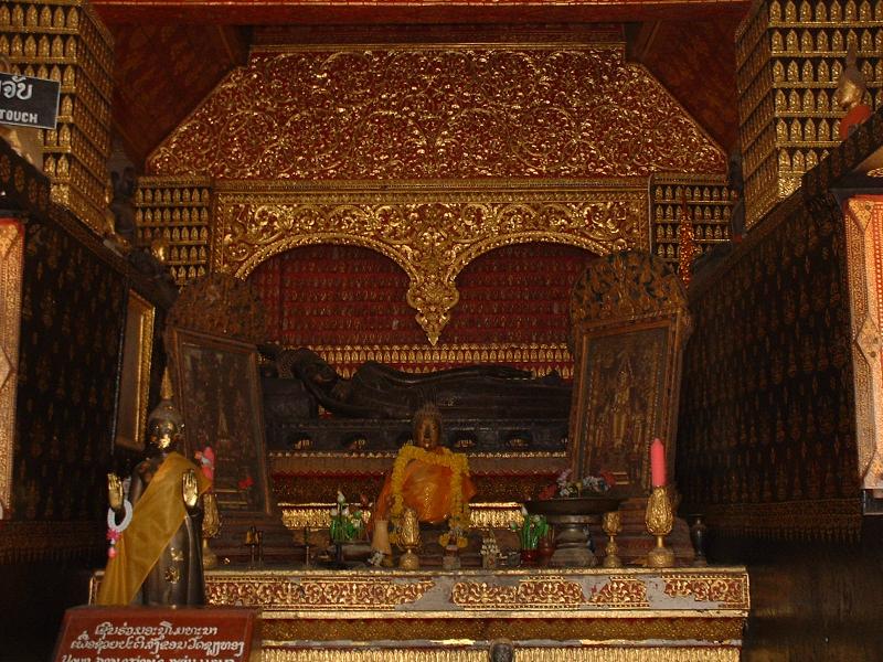Le Bouddha couché dans... la chapelle du Bouddha couché