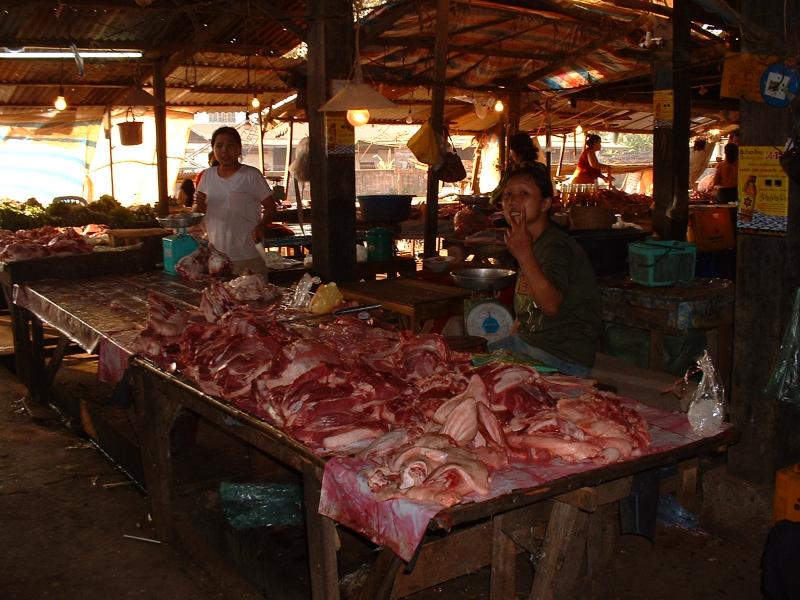 Apparemment, ici, la viande ne craint ni la chaleur ni les mouches !