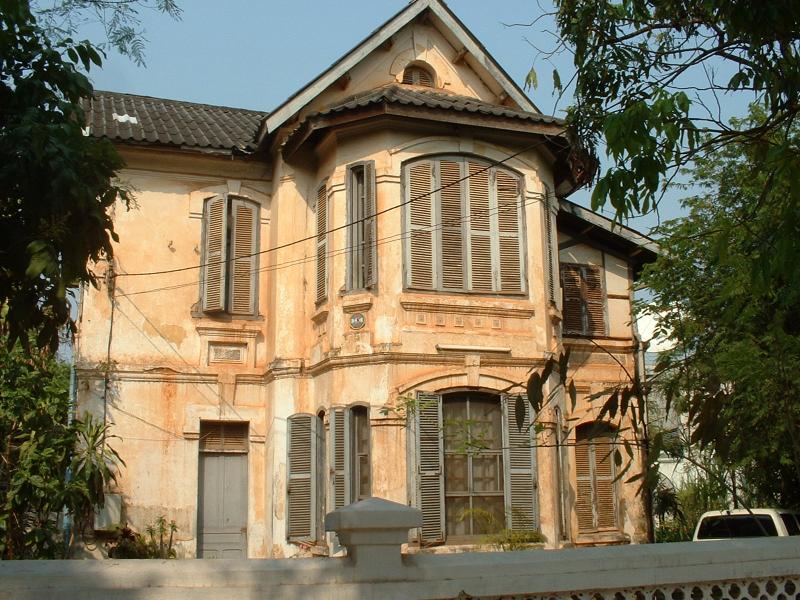 La plupart des vieilles maisons se transforment petit à petit en ruines