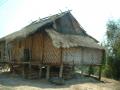 Une maison au bord de la route vers Luang Prabang