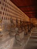 Les milliers de statues du cloître