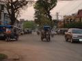 Comme partout, le ballet des tuk tuk va bon train