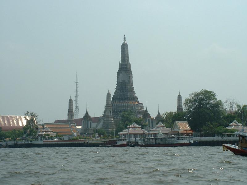 Un temple au bord de l'eau