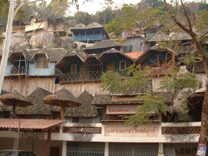 Notre guesthouse à Mae Sai, construite à même la falaise