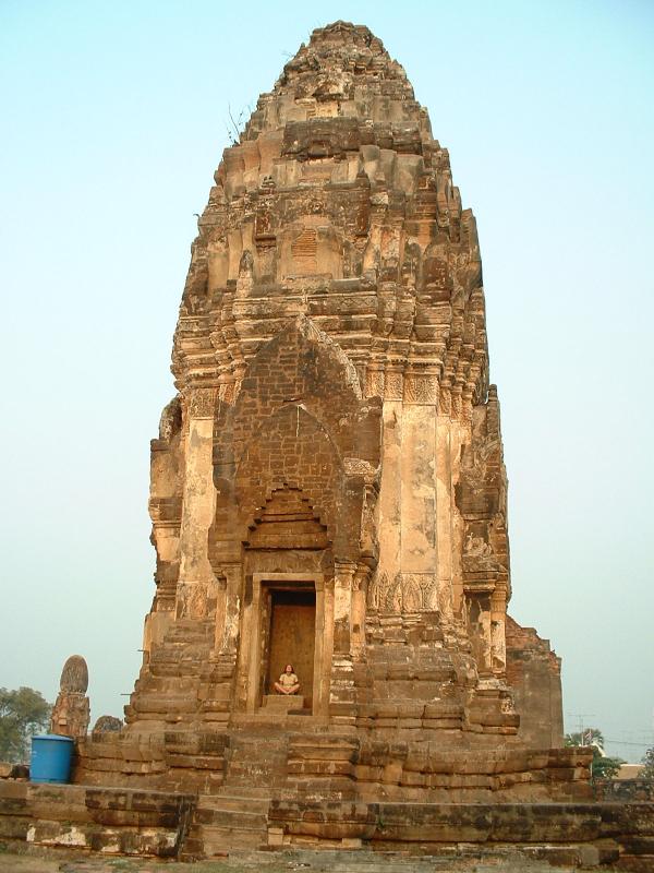 Rebecca remplace le Bouddha manquant