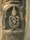 De circonstance, le dieu singe Hanuman est sculpté sur les murs du temple Prang Sam Yod
